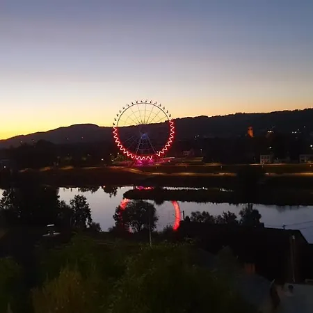 Kirchturmblick Euren شقة