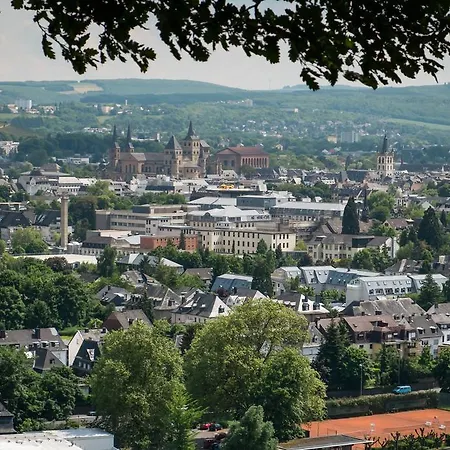 Kirchturmblick Euren Apartmán *