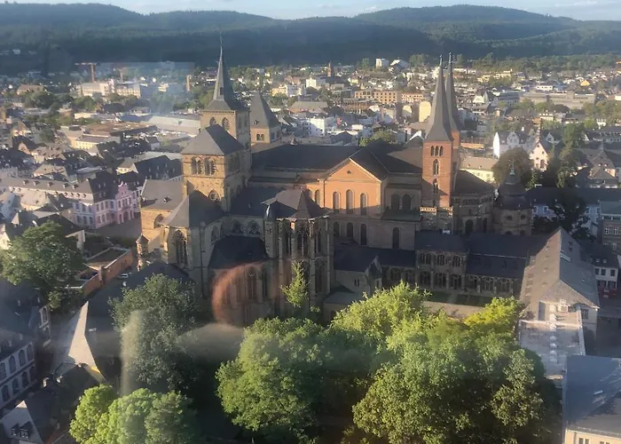 Kirchturmblick Euren Apartment *