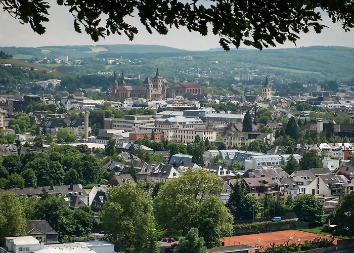 Kirchturmblick Euren Apartment *